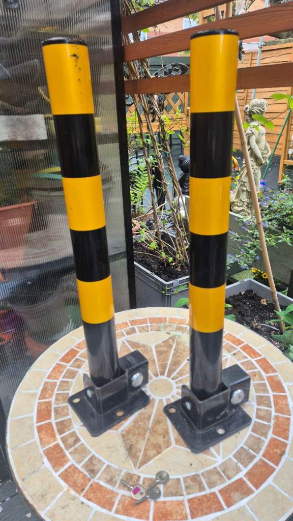 Heavy Duty Car Parking Bollard Lockable Garage Driveway Security Post Barrier