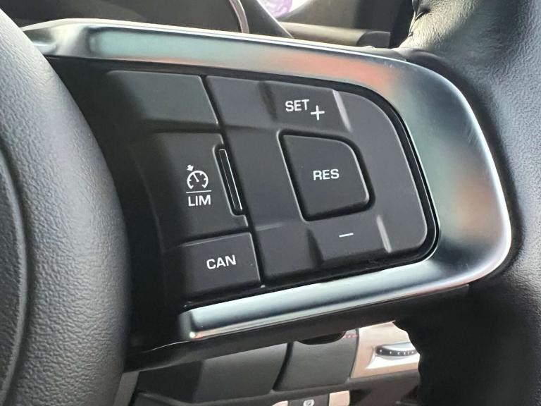 2020 Jaguar E-Pace 2.0 E-Pace Chequered Flag AWD Auto 4WD 5dr SUV Petrol Automatic