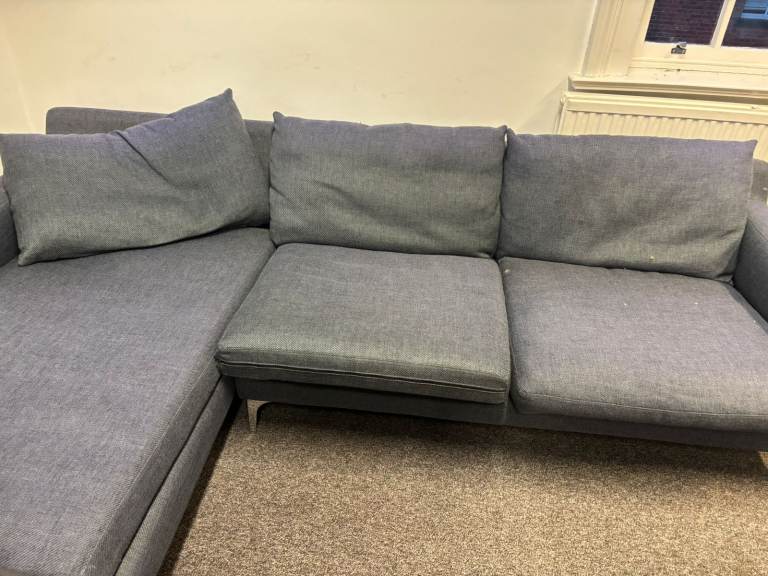 image for Grey L-Shaped Sofa – Comfortable & Stylish!