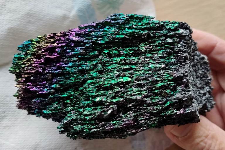 BLACK RAINBOW CARBARUNDUM 405g CRYSTAL