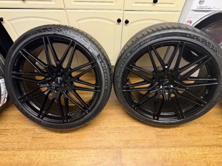 22 inch mak sturm alloy wheels pcd 112 66.5 central bore 4 x brand new Michelin co pilot tyres
