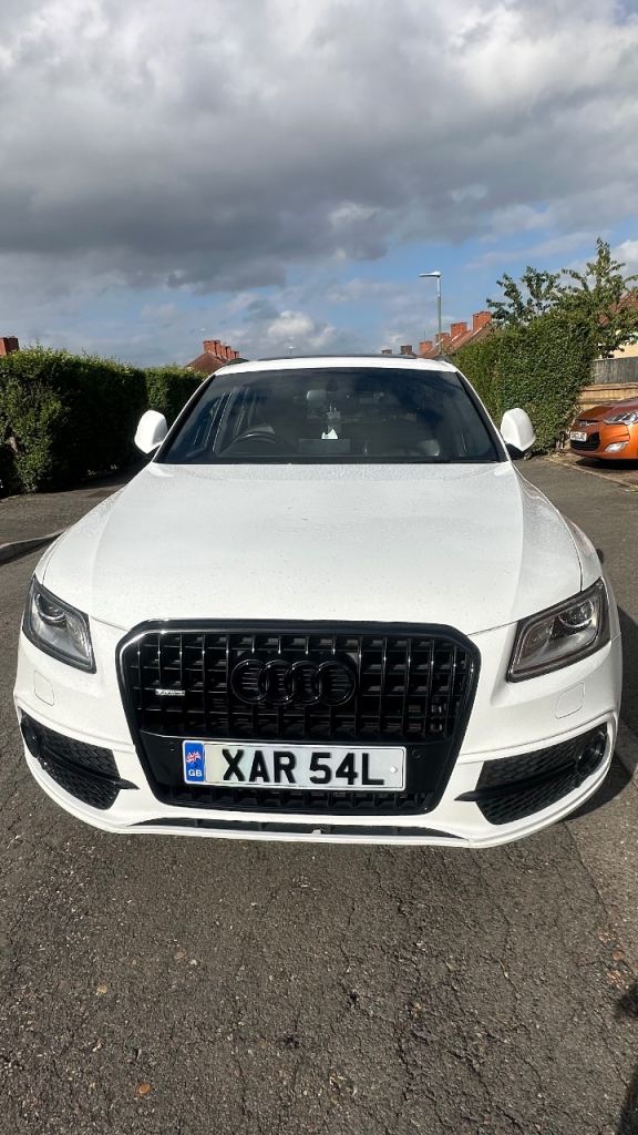 Audi Q5 2.0 TDI S Line Plus (Sports Black Edition Spec) 