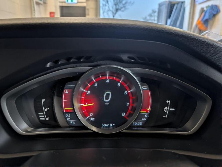 2019 Volvo V40 2.0 T2 GPF R-Design Nav Plus Euro 6 (s/s) 5dr HATCHBACK Petrol Manual