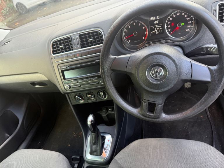 VOLKSWAGEN POLO Auto