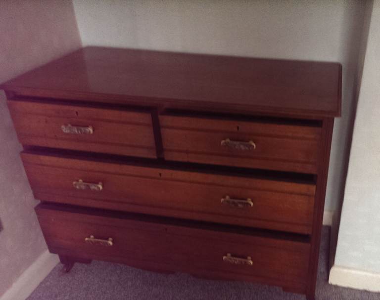 Chest of drawers 