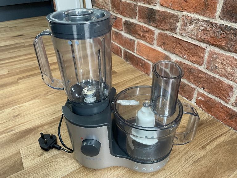 Kenwood FP19 food processor and blender with several blades for sale