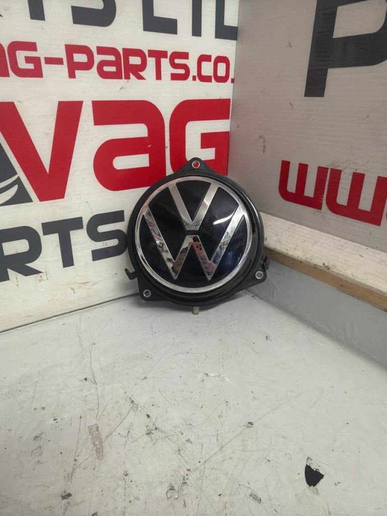 VW GOLF GTI GTD R TCR BOOT HANDLE / BADGE / TAILGATE HANDLE 5G6827469F MK8