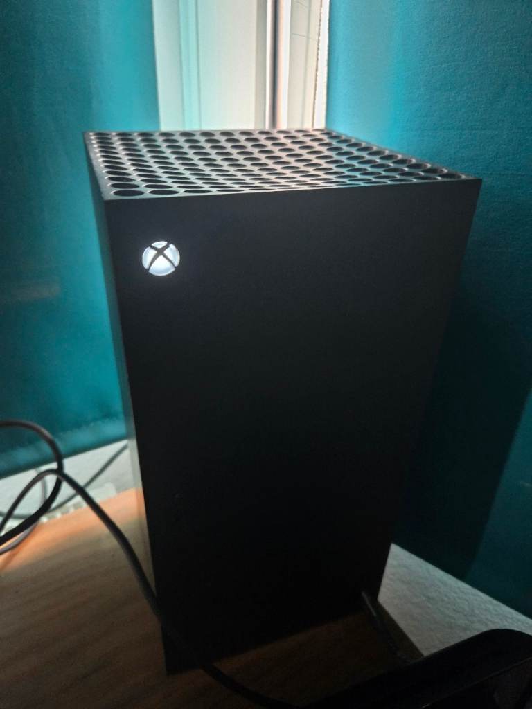 Xbox series x ( NO CONTROLLER) 