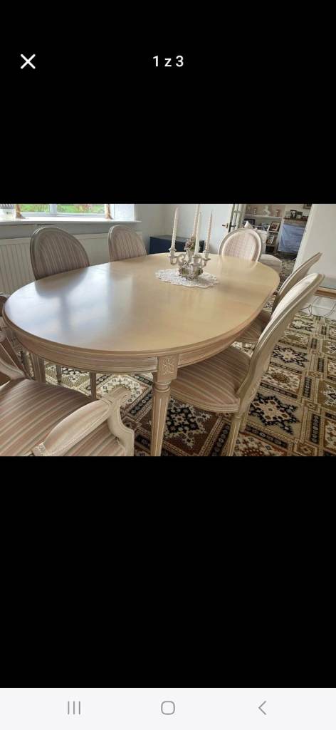 Table Extendable and chairs 