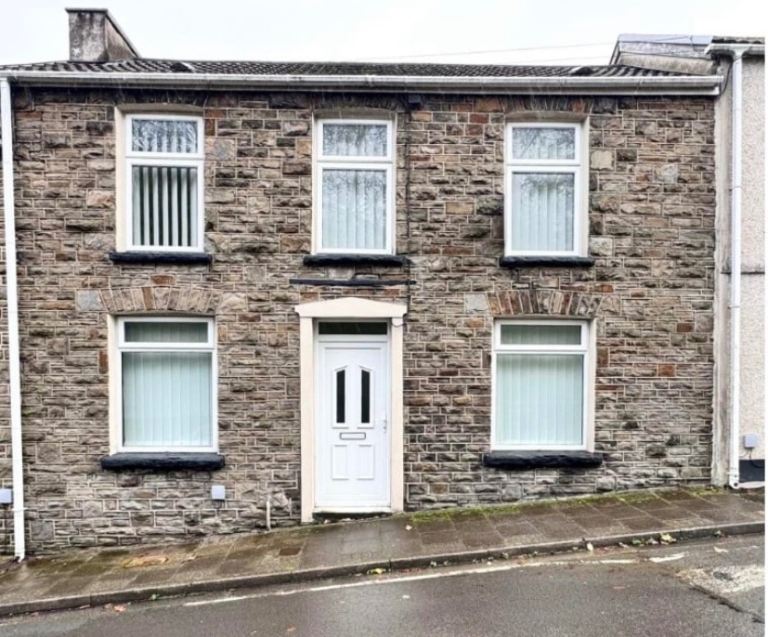 3 bedroom property for sale mountain ash CF45
