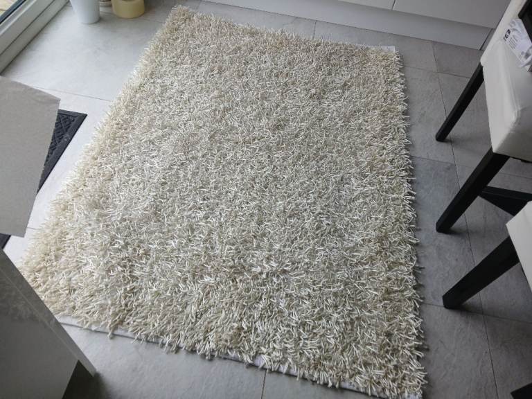 Cream Rug – Good Condition