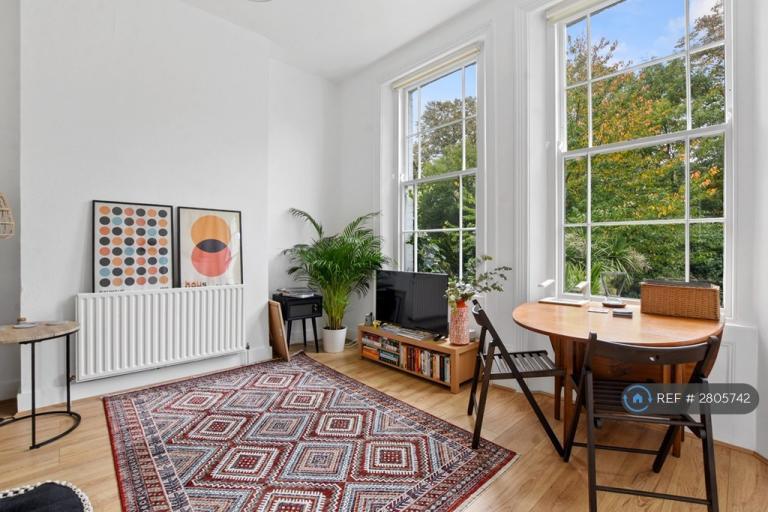 1 bedroom flat in Wray Crescent, London, N4 (1 bed) (#2805742)