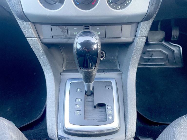 AUTOMATIC FORD FOCUS ZETEC 1.6 LOW MILEAGE ONLY 69k FULL YEARS MOT RELIABLE RUNNER 