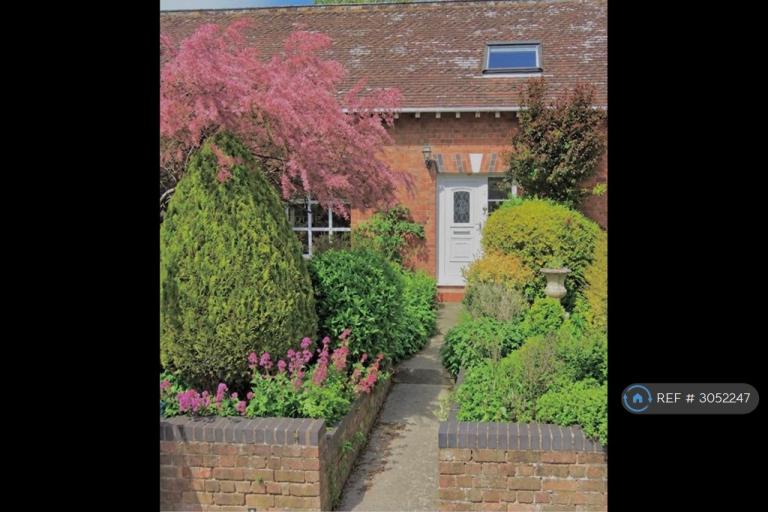 2 bedroom house in School Cottage, Cheltenham, GL51 (2 bed) (#3052247)