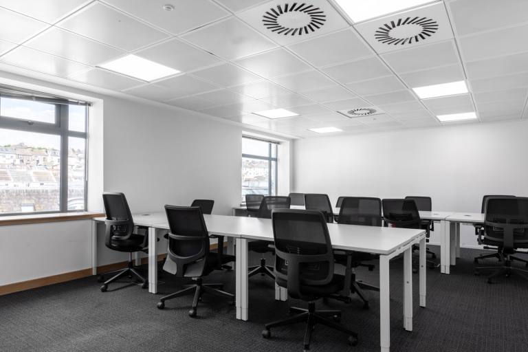 Brighton - BN1 3XF \ Private Office for 3 Workstations Available Now