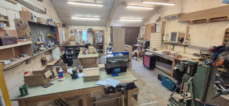 Joinery shop fully equipped  to rent 