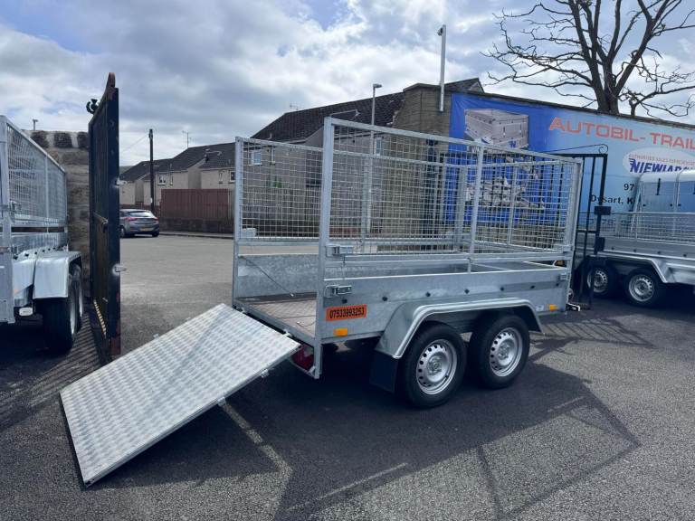 NEW 8,2ft X 4,3ft (BC752) TWIN AXLE TRAILER WITH 80CM MESH & RAMP 1300KG