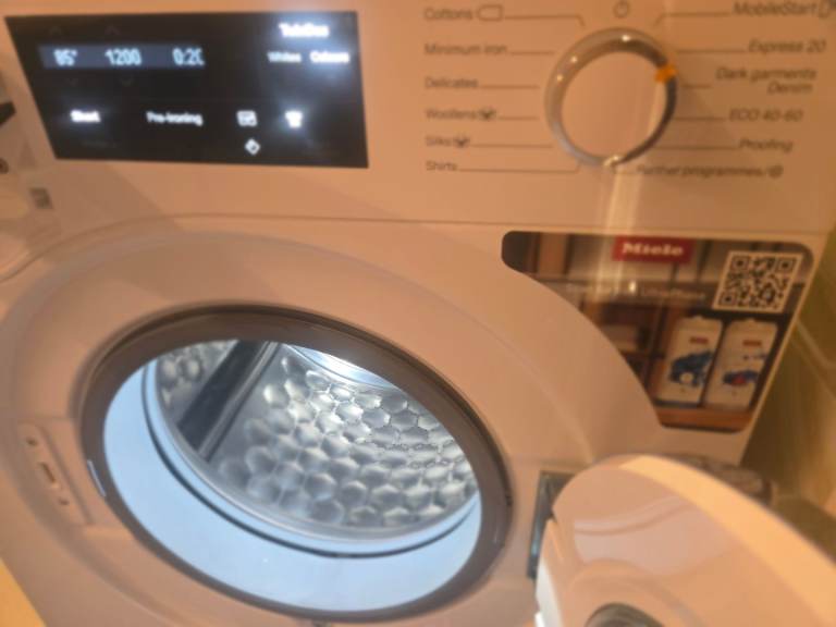 Miele WEG665 Washing Machine – Like New | Only 36 Cycles | UltraPhase Included – £900