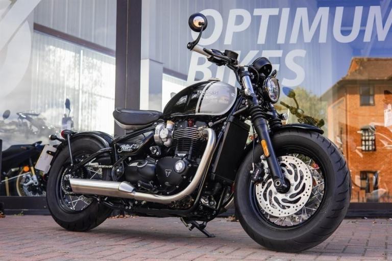 Triumph Bobber SUPER LOW MILES ! STUNNING