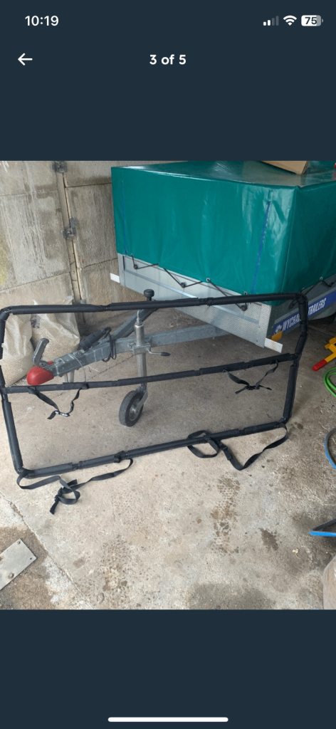 Foldable universal dog guard