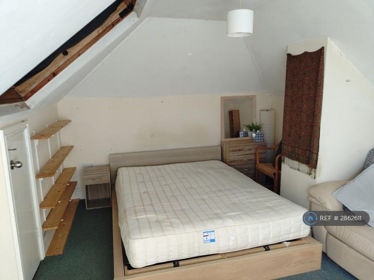 Studio flat in East St, Salisbury, SP2 (#2862611)