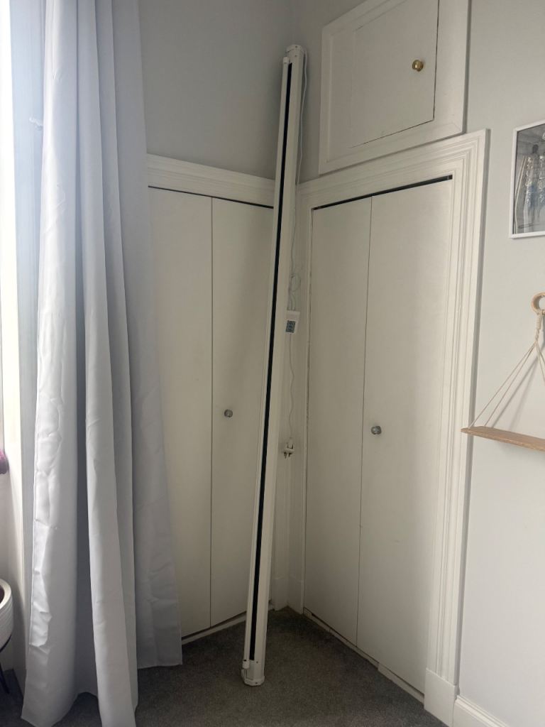 Electrical projector screen
