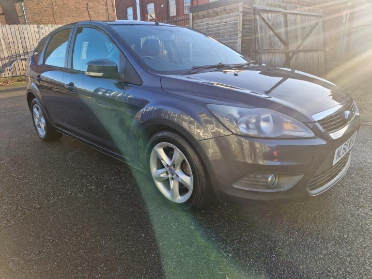 image for 2010 Ford Focus 1.6 Zetec 5dr Auto HATCHBACK Petrol Automatic