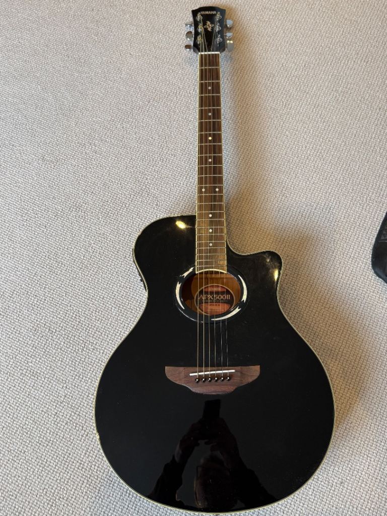 Yamaha 500II Guitar and Amplifier . Excellent Condition.