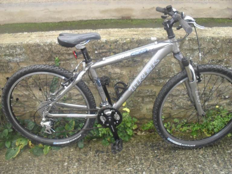 TREK ADULT/YOUTH'S MOUNTAIN STYLE BIKE.