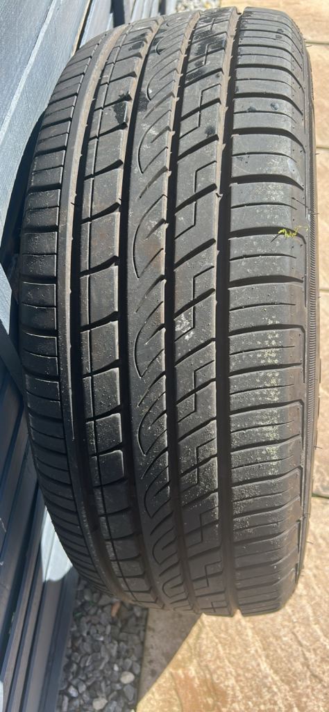 Tyre 225 60 17