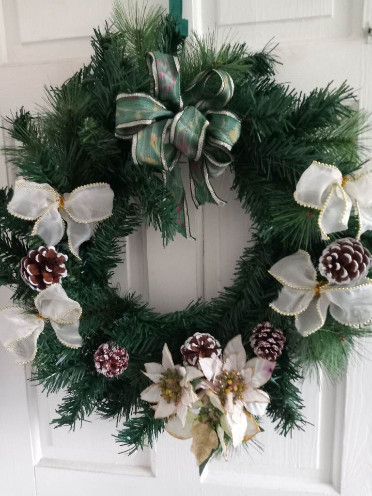 LARGE CHRISTMAS DOOR WREATH 