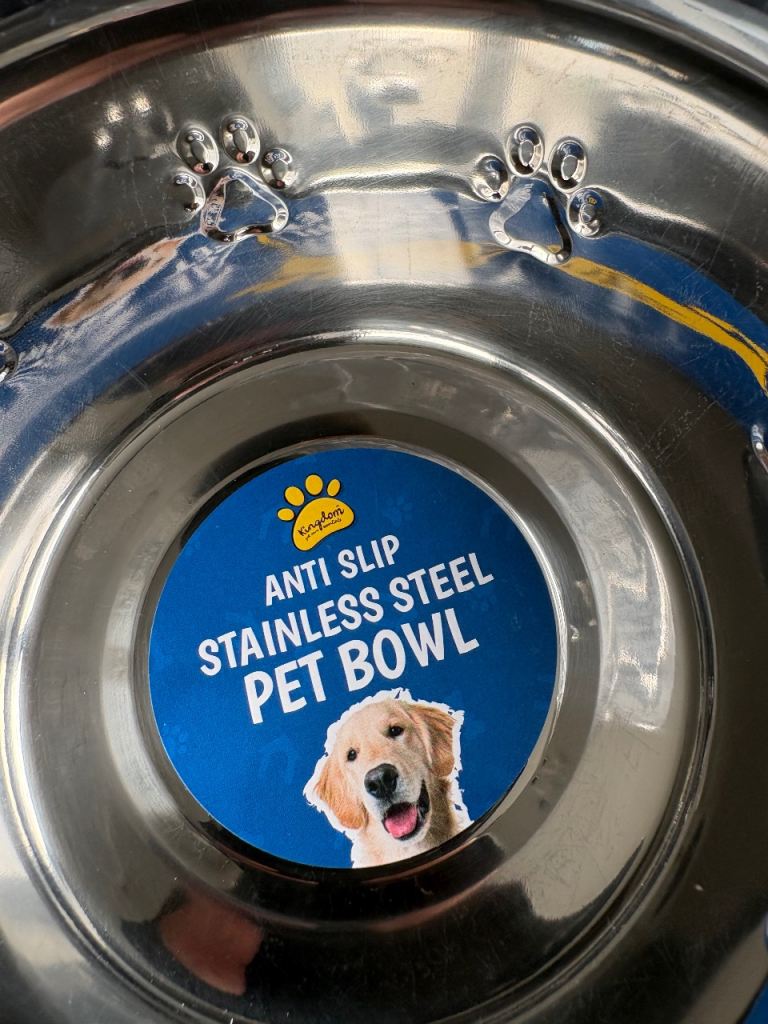 Bundle of dog bowls 