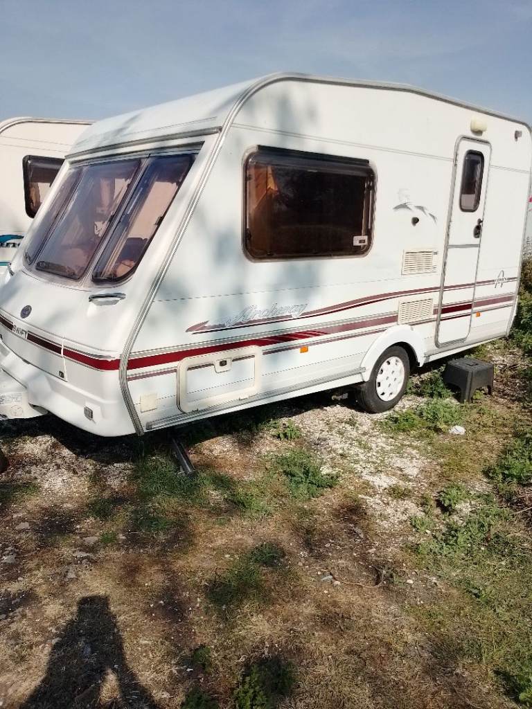 Swift Archway Lowick 2 berth caravan 2002with MOTOR MOVER 