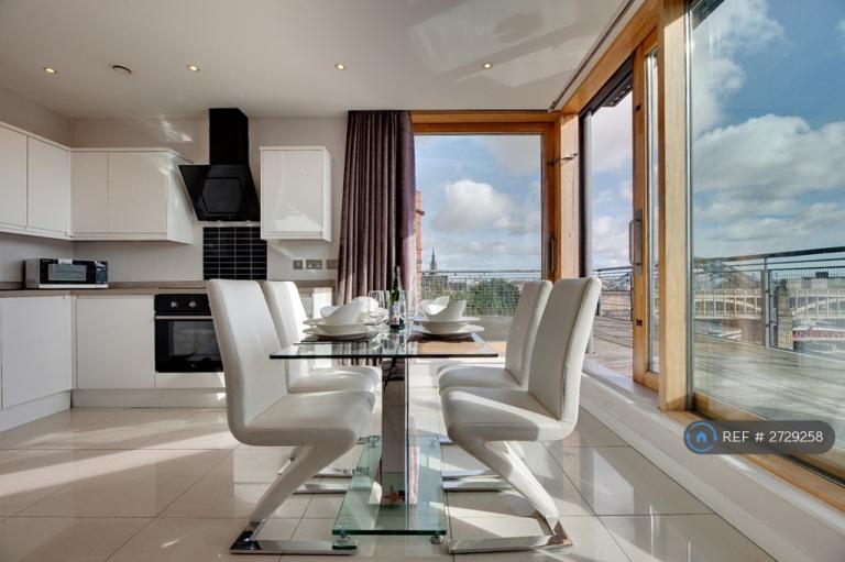 2 bedroom flat in Clavering Place, Newcastle Upon Tyne, NE1 (2 bed) (#2729258)