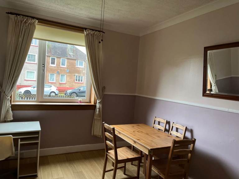 Two bedroom ground floor flat to rent