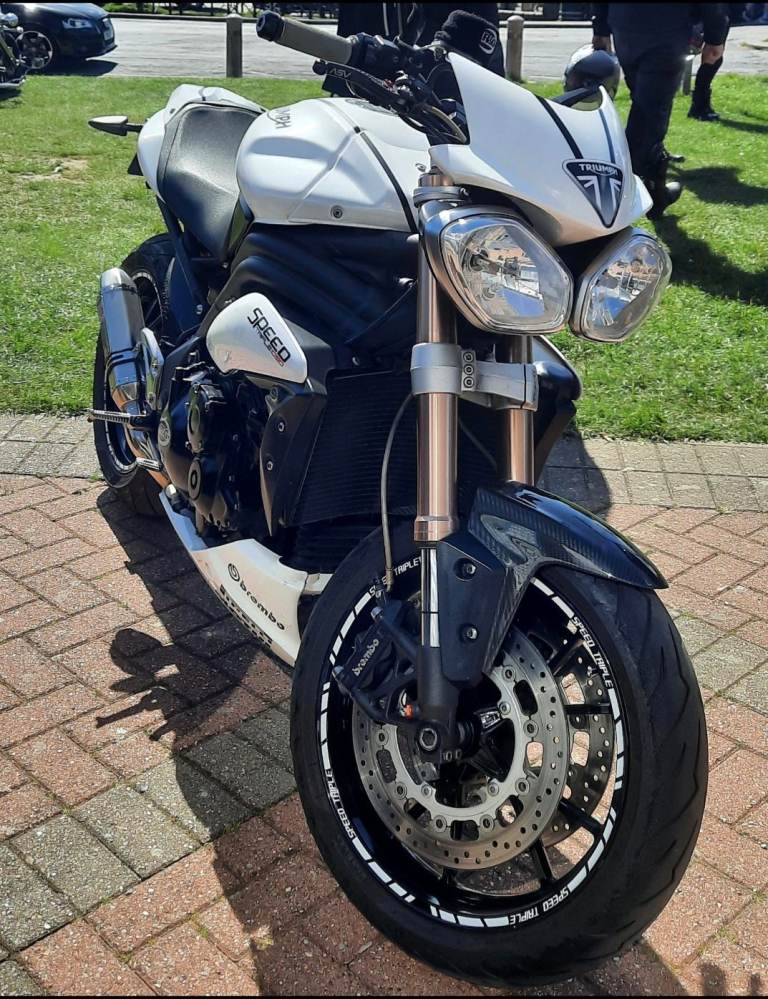 Triumph, SPEED, 2011, 1050 (cc)