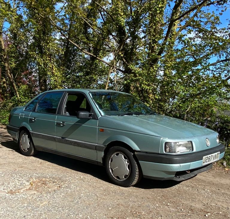 Volkswagen, PASSAT, Saloon, 1991, Manual, 1588 (cc), 4 doors