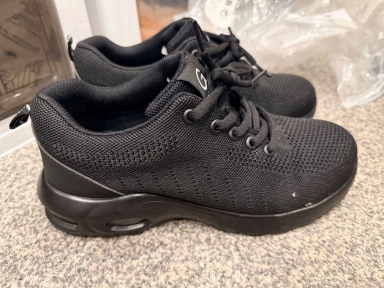 GUYISA Black Safety Shoes - Size 40, Great Condition