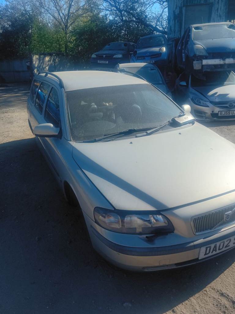 BREAKING Volvo v70 mk2