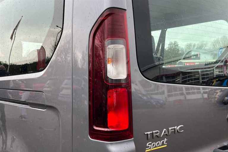 2020 Renault Trafic 2.0 dCi ENERGY 30 Sport Nav Minibus Double Cab 5dr Diesel Manual LWB Euro 6 M...