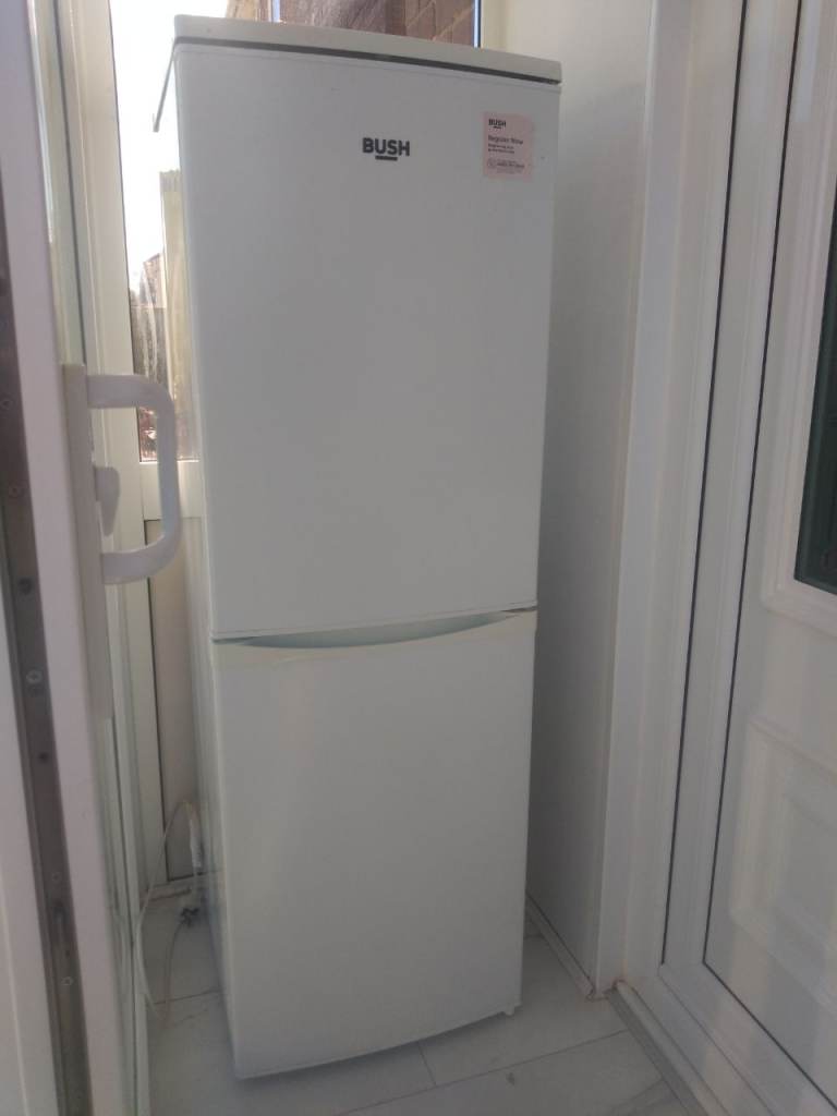 Lovely White Frost Free Fridge Freezer+Good Working Order+DELIVERY 