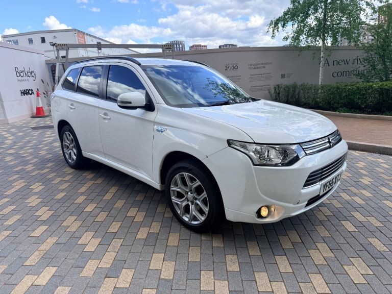 Mitsubishi Outlander Hybrid 2016 low miles 