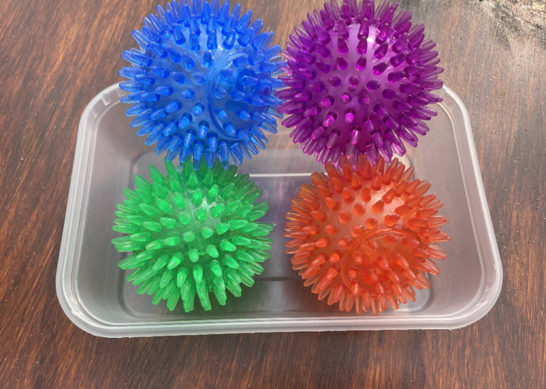 SQUEAKY DOG BALLS TOYS DOG CHEWS (NEW)