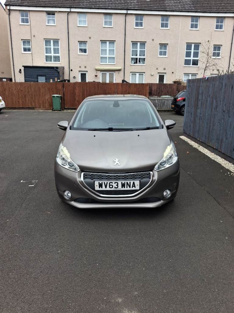 Peugeot 208 allure 5 door £20 a year rod tax