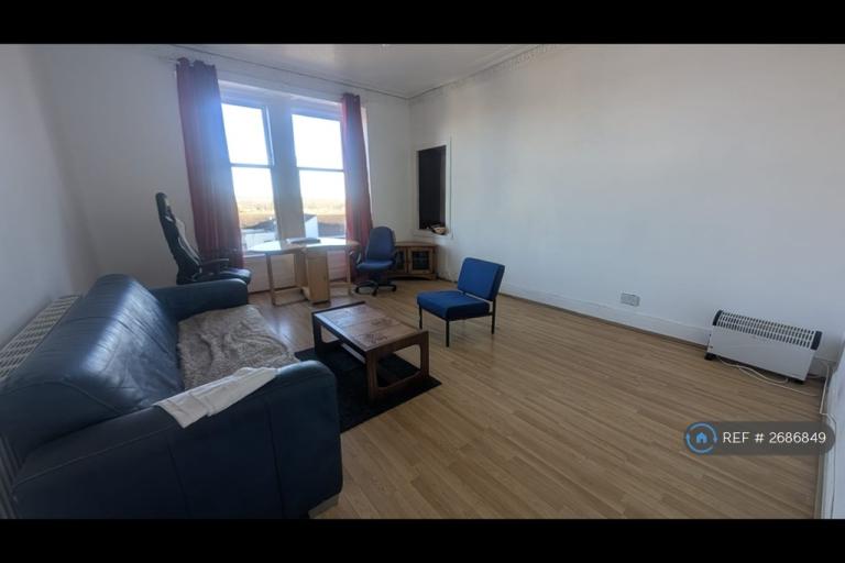 2 bedroom flat in Clepington Road, Dundee, DD3 (2 bed) (#2686849)