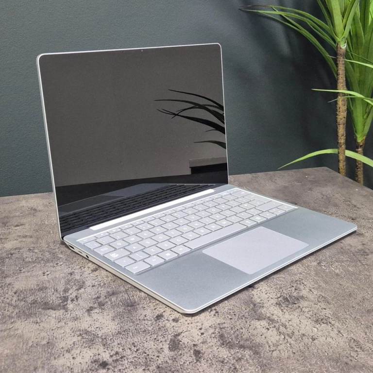 Microsoft Surface Laptop Go 12-inch - Core i5 10th Gen - 16GB - SSD 256 GB