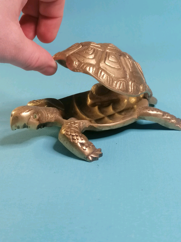 6-inch Vintage heavy Tortoise  brass  ashtray or empty pocket - decor.