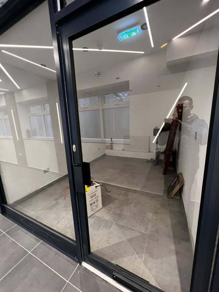 Retail Space to Rent. Beauty Nails Salon, Shop Signs. Any Office Use/Retail purpose. Rent £850 pm