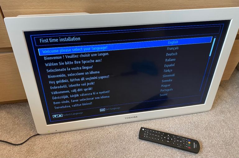 TOSHIBA - 26” LCD TV WITH BUILT IN DVD PLAYER