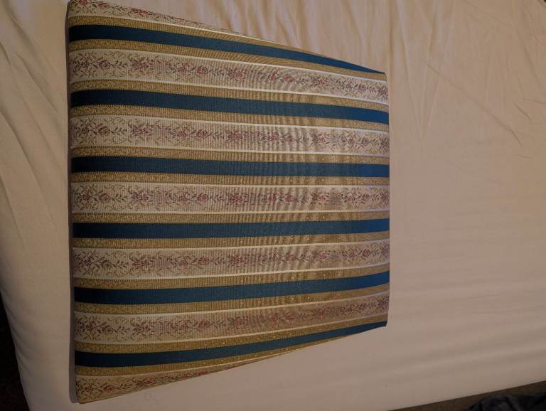 Extendable mahogany table and 6 chairs 